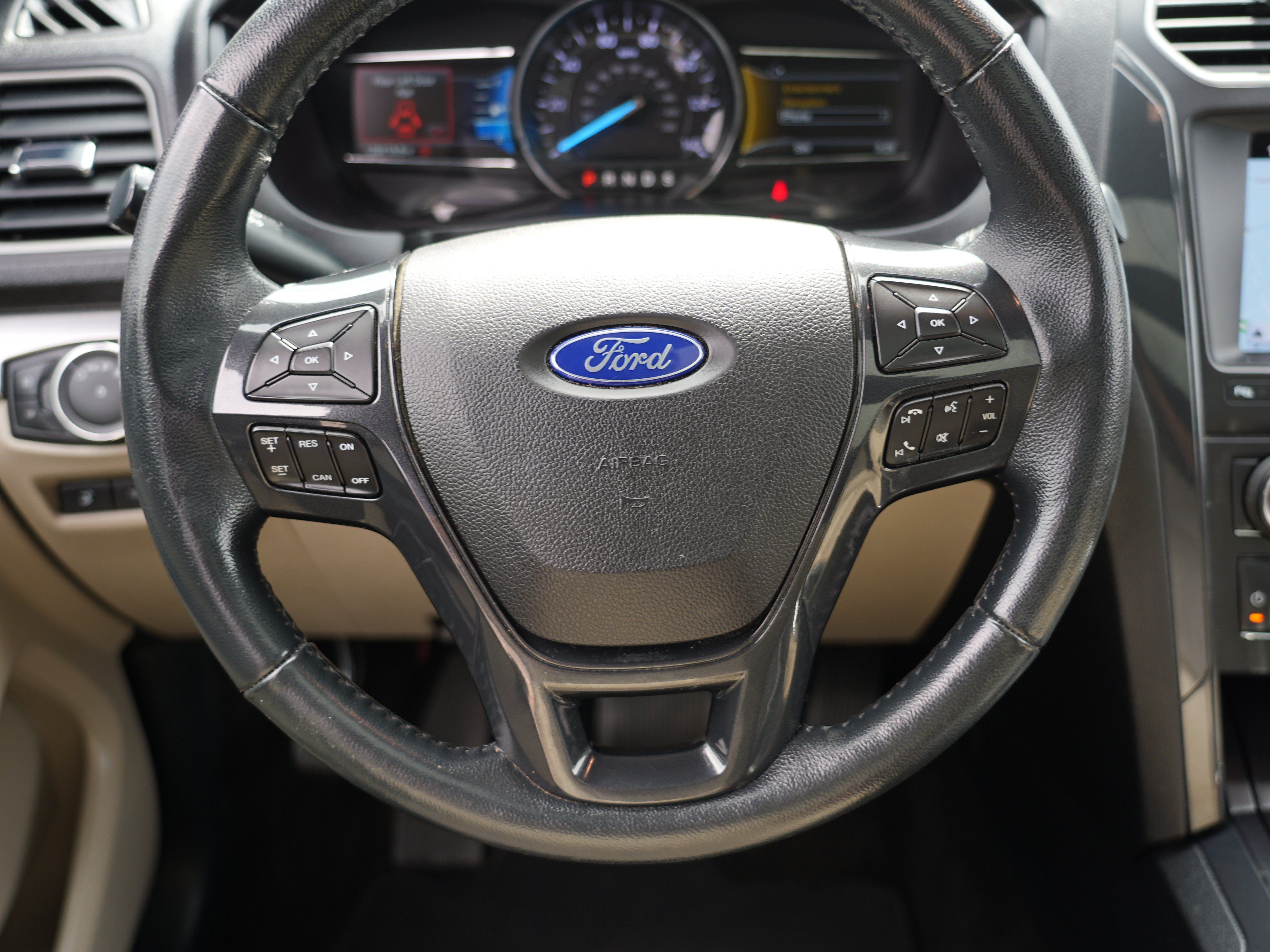 Used 2018 Ford Explorer XLT w/ Equipment Group 202A AWD/4WD image 24