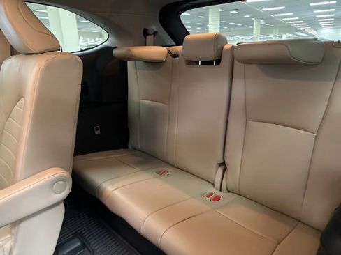 Used 2023 Toyota Highlander XLE AWD/4WD image 18