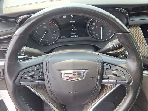 Certified 2023 Cadillac XT6 Premium Luxury w/ Platinum Package image 13