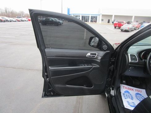 Used 2017 Jeep Grand Cherokee Altitude image 15