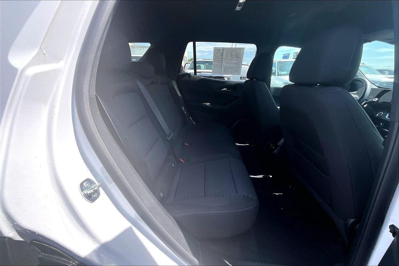 Used 2026 Chevrolet Equinox LT FWD image 24