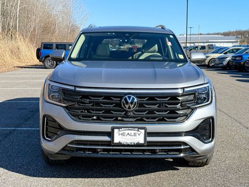 Used 2024 Volkswagen Atlas SEL Premium R-Line image 2