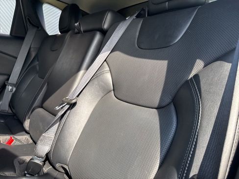 Used 2023 Jeep Cherokee Altitude Lux image 49