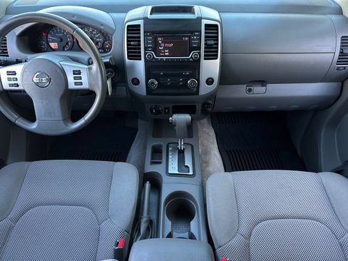 Used 2018 Nissan Frontier SV AWD/4WD image 13