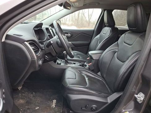 Used 2019 Jeep Cherokee Limited image 17