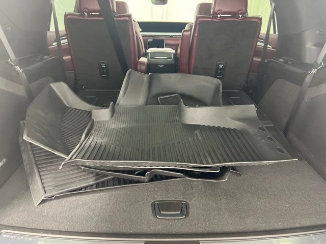 Used 2026 Cadillac Escalade Luxury w/ LPO, Floor Liner Package AWD/4WD image 9