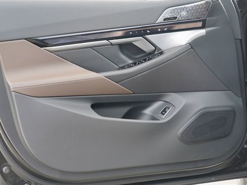 New 2026 BMW i5 eDrive40 w/ M Sport Package AWD/4WD image 9