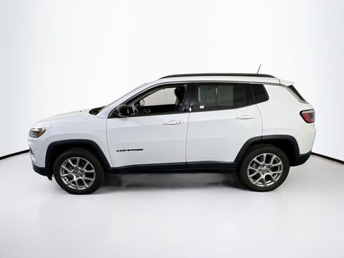 Used 2022 Jeep Compass Latitude AWD/4WD image 8