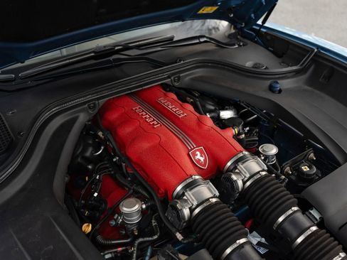 Used 2010 Ferrari California RWD image 81
