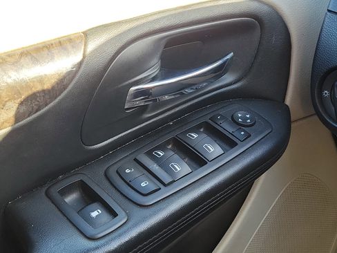 Used 2011 Dodge Grand Caravan Mainstreet w/ PWR Convenience Group image 9