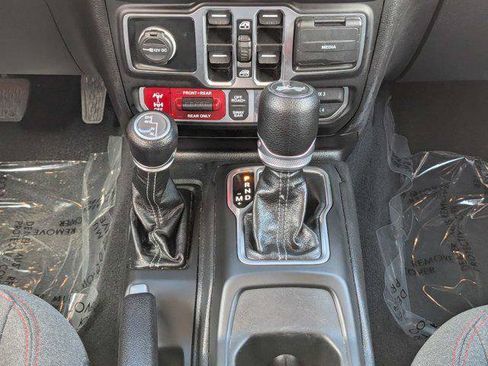 Certified 2025 Jeep Wrangler Unlimited Rubicon AWD/4WD image 20