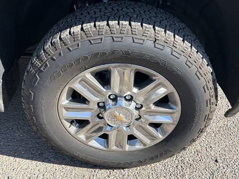 Used 2026 Chevrolet Silverado 2500 High Country w/ High Country Premium Package AWD/4WD image 9