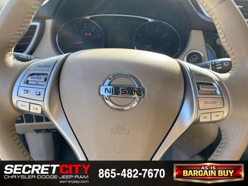 Used 2015 Nissan Rogue SL FWD image 17