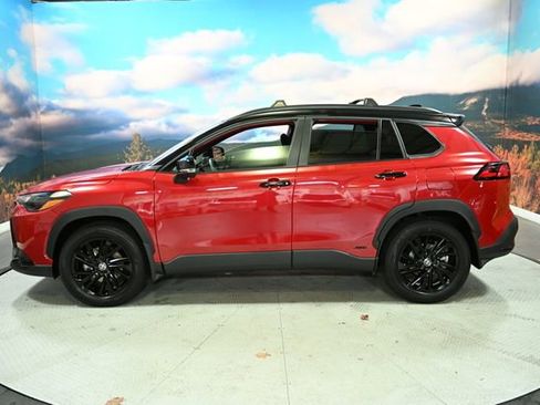 Used 2024 Toyota Corolla Cross AWD Hybrid w/ Moonroof Package image 5