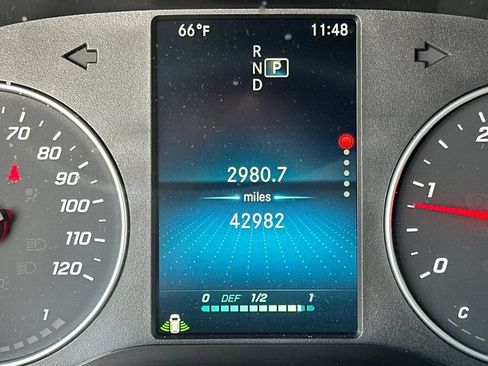 Used 2024 Mercedes-Benz Sprinter 2500 image 28