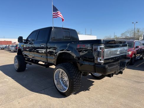 Used 2017 Ford F250 Platinum w/ Platinum Ultimate Package image 3