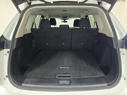 Used 2024 Nissan Rogue SV image 16