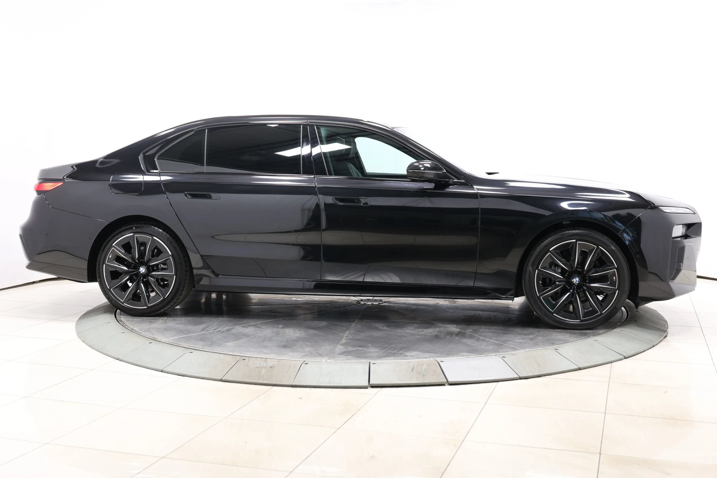 Used 2025 BMW 740i RWD image 77