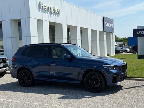 Used 2022 BMW X5 xDrive40i w/ M Sport Package AWD/4WD image 3