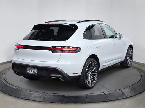 Certified 2025 Porsche Macan image 7