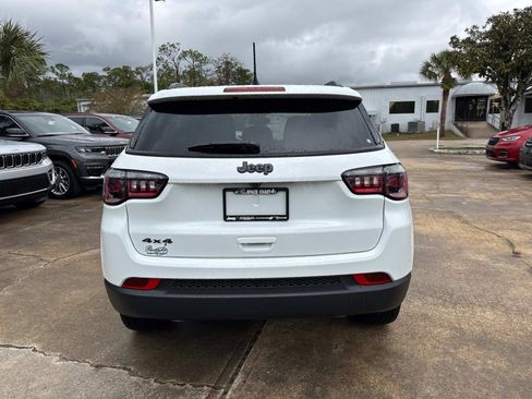 New 2026 Jeep Compass Latitude image 4
