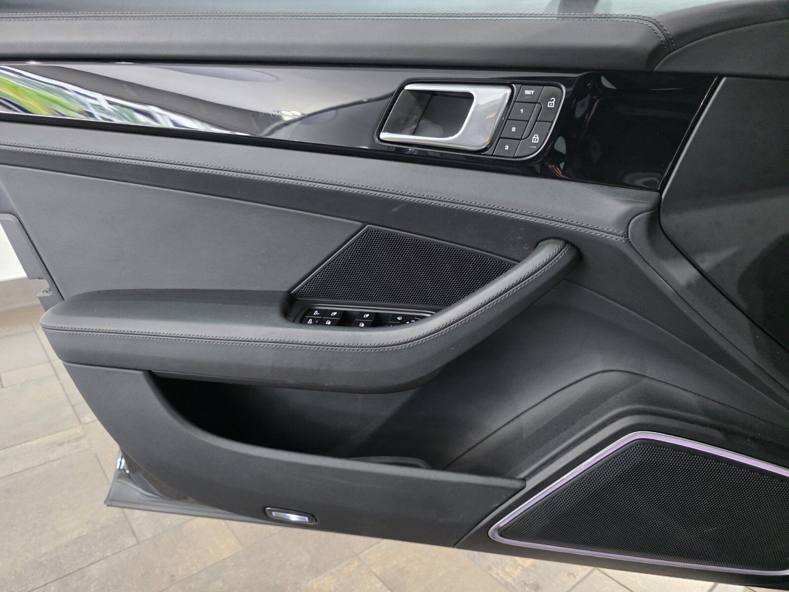 Used 2023 Porsche Panamera RWD image 20