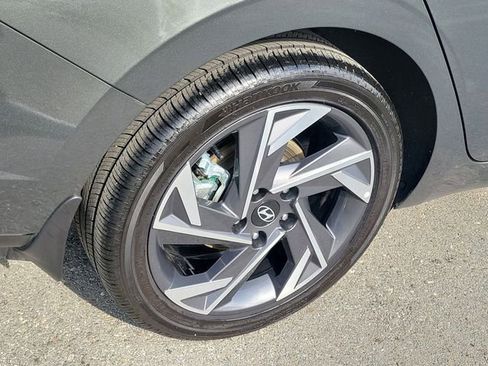 Certified 2025 Hyundai Elantra SEL FWD image 30