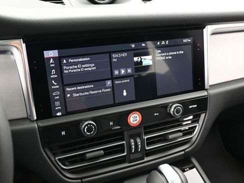 Certified 2026 Porsche Macan AWD/4WD image 21