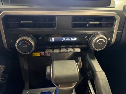 Certified 2025 Toyota Tacoma SR5 AWD/4WD image 12
