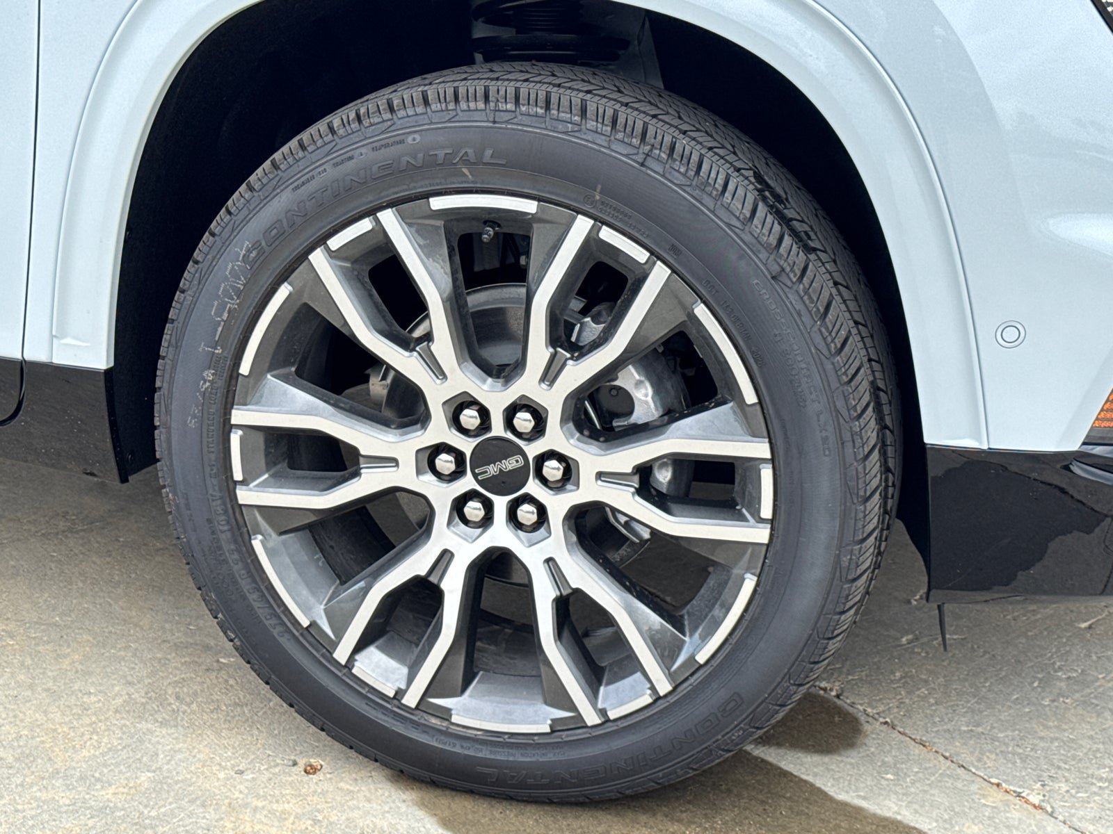 Used 2026 GMC Acadia Denali Ultimate w/ LPO, Floor Liner Package AWD/4WD image 6