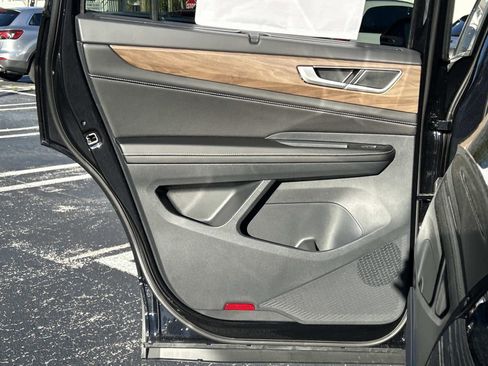 New 2026 Volkswagen Atlas SE FWD image 13