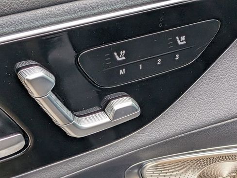 Used 2025 Mercedes-Benz GLC 300 4MATIC image 12