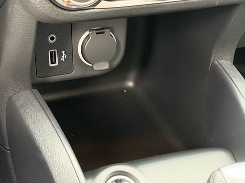 Certified 2025 Nissan Kicks Play S image 27