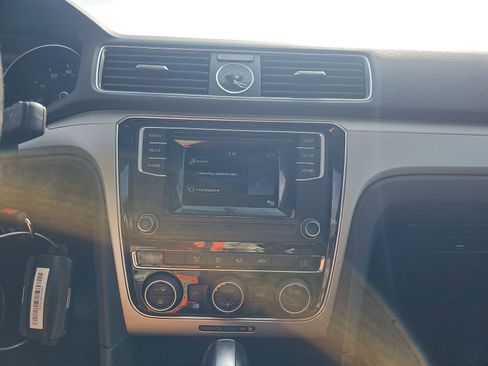 Used 2017 Volkswagen Passat 1.8T S FWD image 19