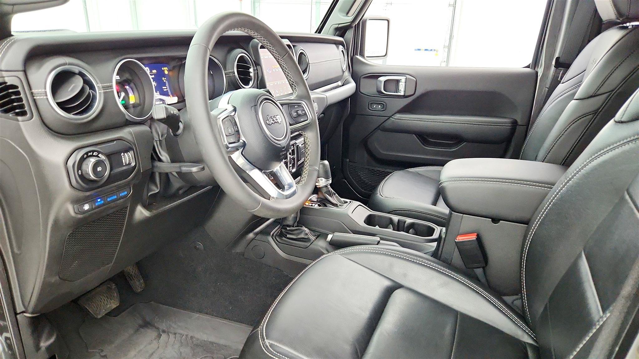 Used 2023 Jeep Wrangler Unlimited Sahara AWD/4WD image 25