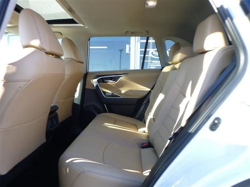 Used 2025 Toyota RAV4 XLE Premium image 6