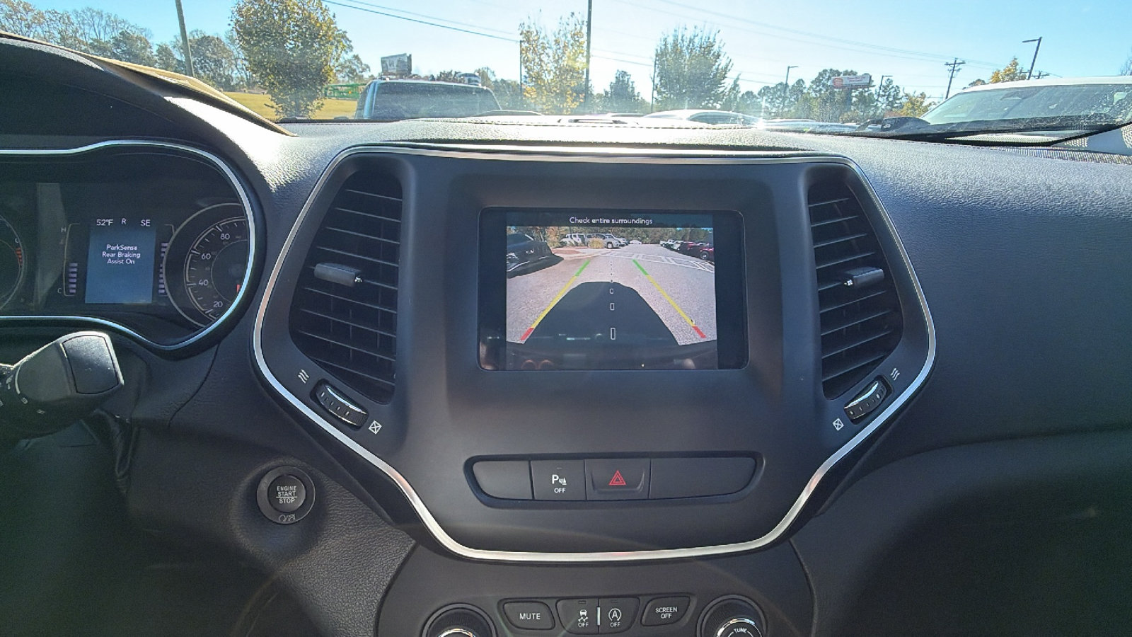 Used 2019 Jeep Cherokee Latitude Plus AWD/4WD image 31