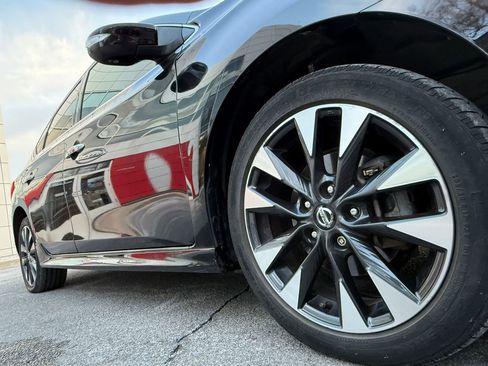 Used 2019 Nissan Sentra SR image 9