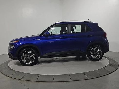 Certified 2025 Hyundai Venue SEL FWD image 2
