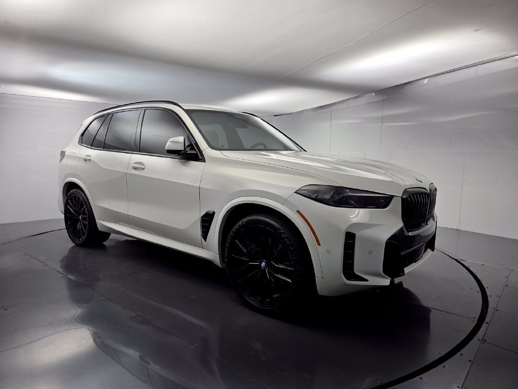 Used 2024 BMW X5 xDrive40i w/ M Sport Package AWD/4WD image 2