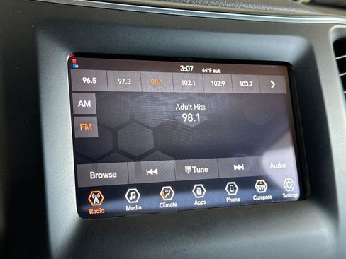 Used 2019 Jeep Cherokee Latitude w/ Popular Appearance Group FWD image 17