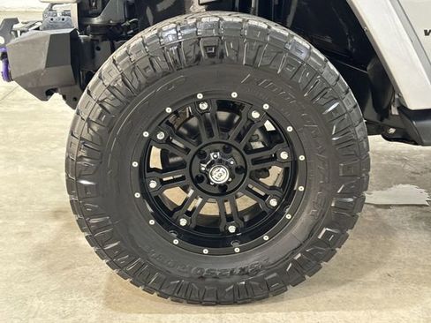 Used 2016 Jeep Wrangler Unlimited Sahara w/ Connectivity Group AWD/4WD image 31