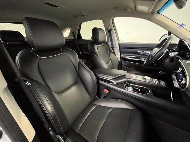 Used 2025 Genesis GV70 2.5T AWD/4WD image 9