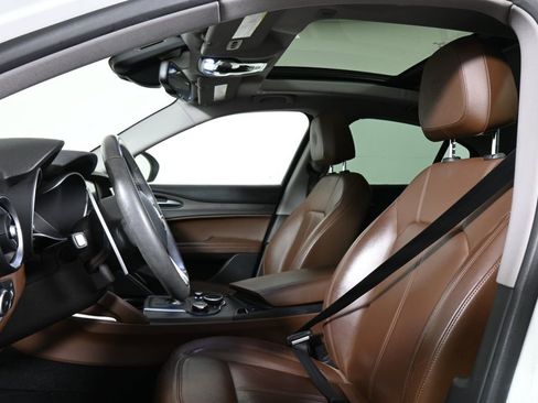 Used 2018 Alfa Romeo Stelvio Ti image 5