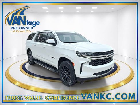 Used 2024 Chevrolet Suburban LS w/ Driver Alert Package AWD/4WD image 3