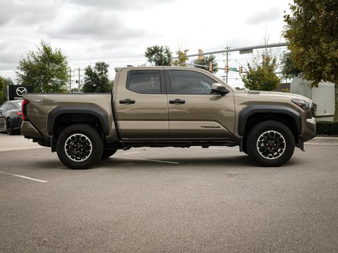 Used 2024 Toyota Tacoma TRD Off-Road image 11
