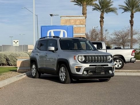 Used 2019 Jeep Renegade Latitude w/ UConnect 8.4 Nav Group image 4