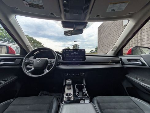 Used 2025 Mitsubishi Outlander SE AWD/4WD image 26