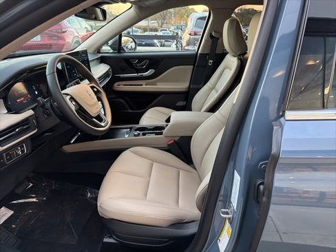 New 2026 Lincoln Corsair Premiere image 8