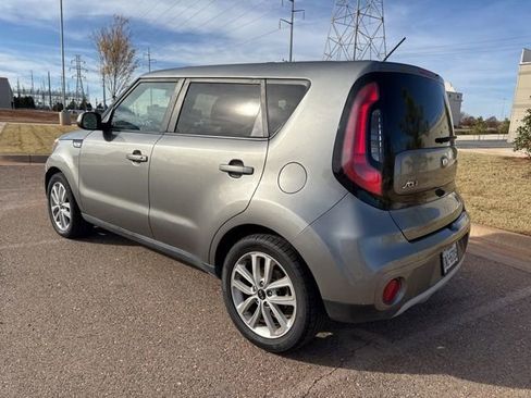 Used 2019 Kia Soul + image 7